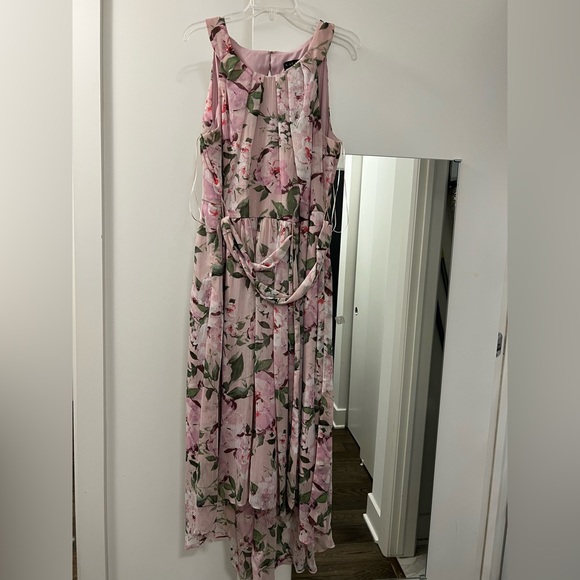 Floral dress 🌸 - Picture 7 of 12